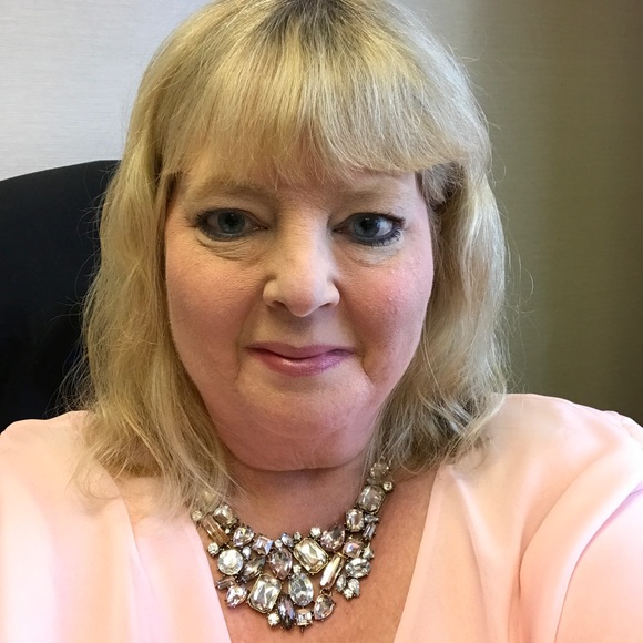 Meet your Posher, Jennifer - Picture 1 of 1